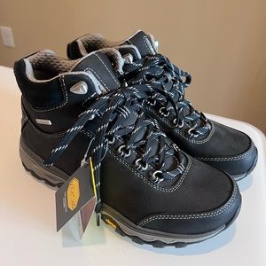 Eddie Bauer Womens hiking boots